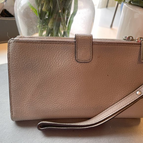 Michael Kors Adele Leather Smartphone Wallet - Picture 4 of 6